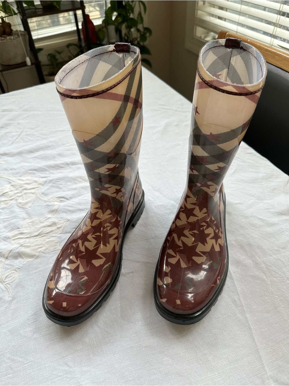 Burberry Maroon and Cream House Check and Star-Print Rain Boots - Picture 2 of 7